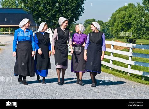 15 Breathtaking Photos Of Amish Women